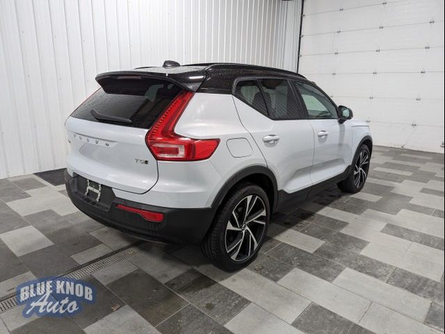 2022 Volvo XC40 R-Design