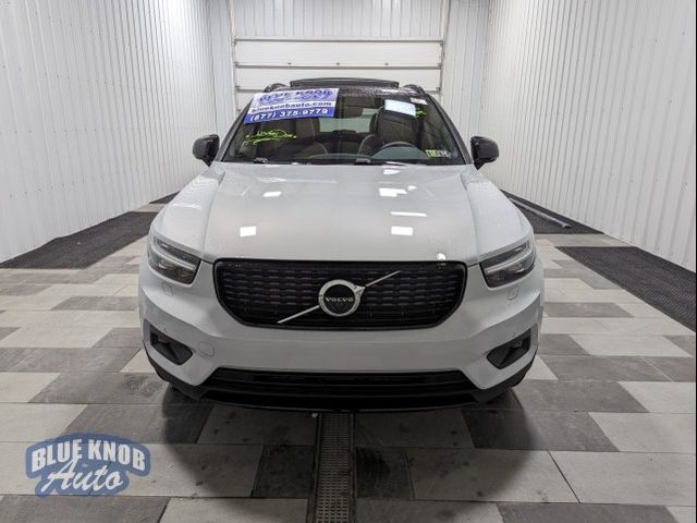2022 Volvo XC40 R-Design