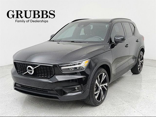 2022 Volvo XC40 R-Design