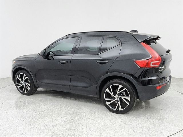 2022 Volvo XC40 R-Design