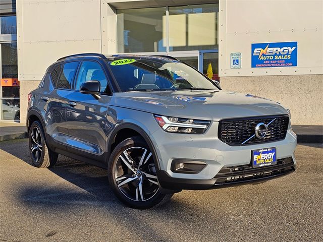 2022 Volvo XC40 R-Design