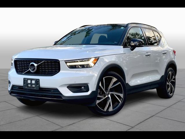 2022 Volvo XC40 R-Design