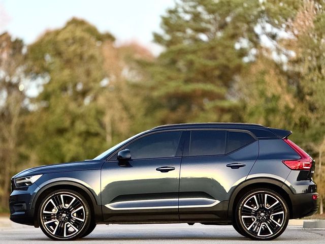 2022 Volvo XC40 R-Design