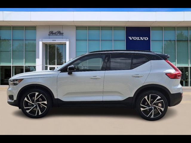 2022 Volvo XC40 R-Design