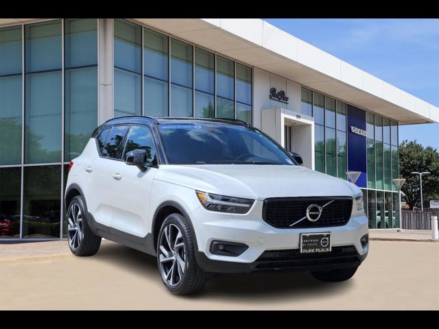 2022 Volvo XC40 R-Design