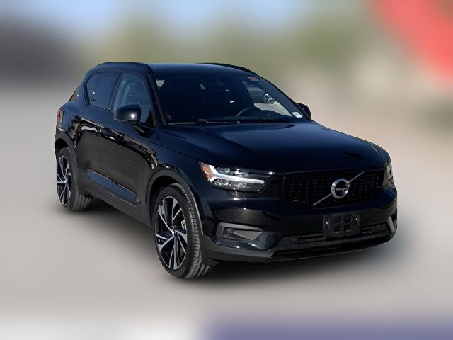 2022 Volvo XC40 R-Design