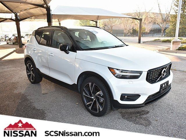 2022 Volvo XC40 R-Design