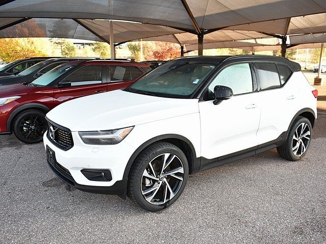 2022 Volvo XC40 R-Design