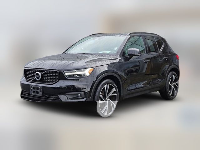 2022 Volvo XC40 R-Design