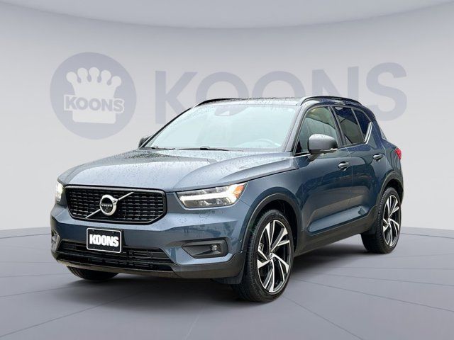 2022 Volvo XC40 R-Design