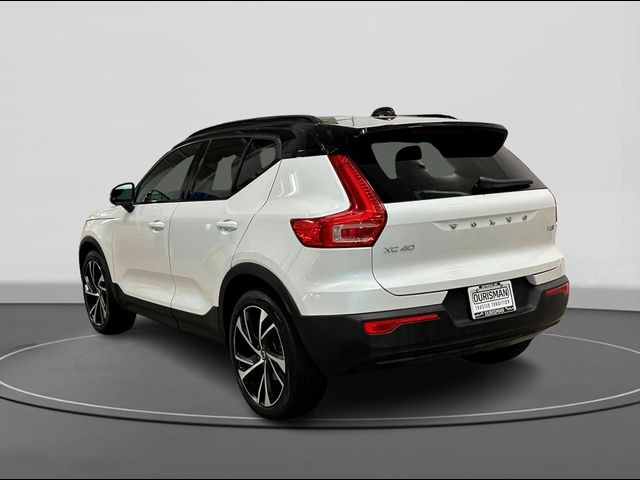 2022 Volvo XC40 R-Design