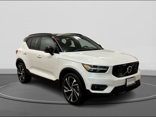 2022 Volvo XC40 R-Design