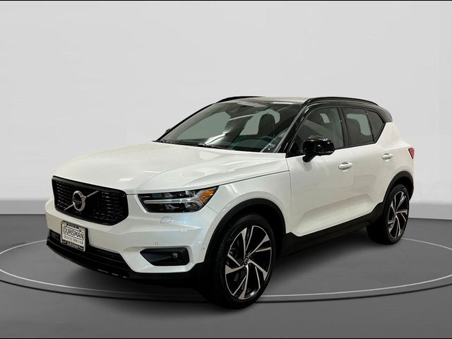 2022 Volvo XC40 R-Design