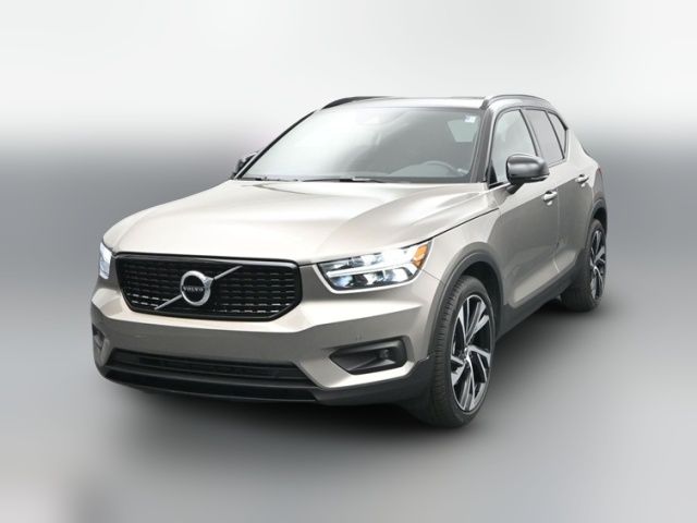 2022 Volvo XC40 R-Design