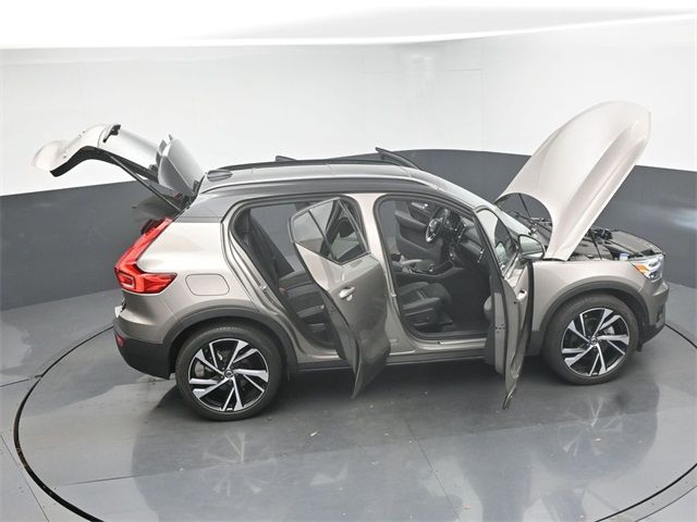 2022 Volvo XC40 R-Design
