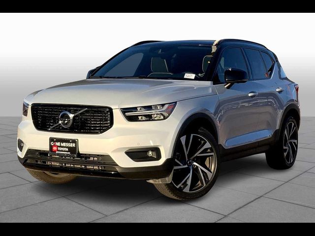 2022 Volvo XC40 R-Design