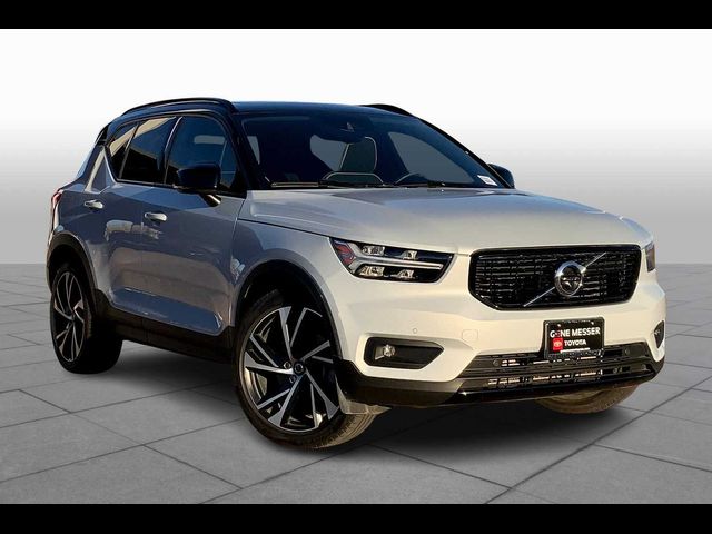 2022 Volvo XC40 R-Design