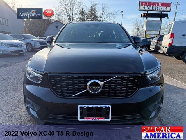 2022 Volvo XC40 R-Design