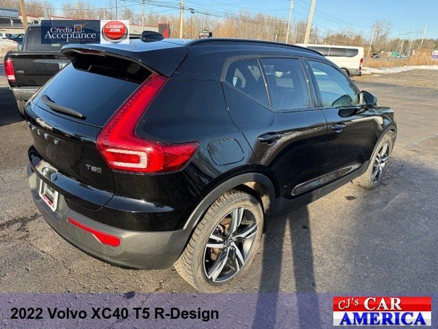 2022 Volvo XC40 R-Design