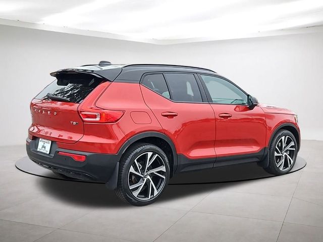 2022 Volvo XC40 R-Design