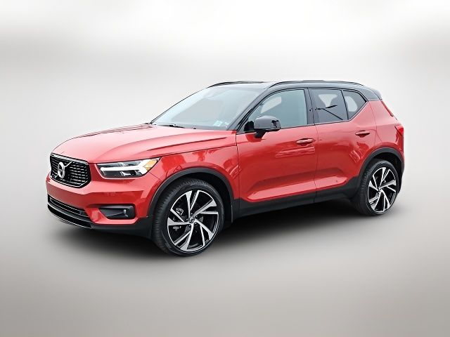 2022 Volvo XC40 R-Design