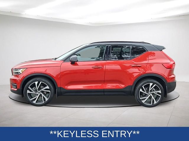 2022 Volvo XC40 R-Design