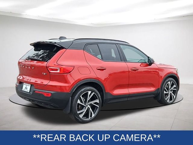 2022 Volvo XC40 R-Design