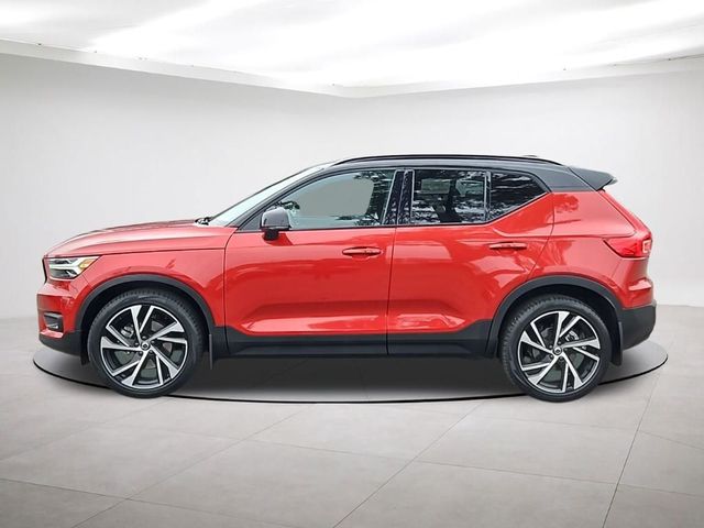 2022 Volvo XC40 R-Design