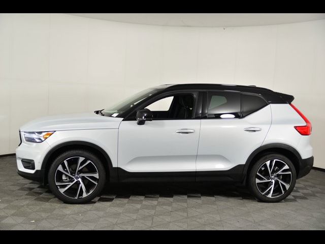 2022 Volvo XC40 R-Design
