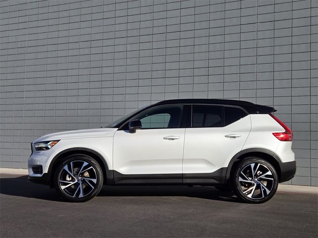 2022 Volvo XC40 R-Design