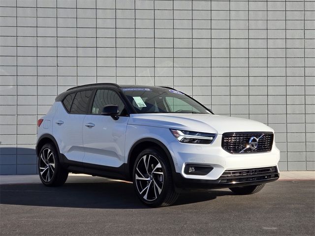 2022 Volvo XC40 R-Design