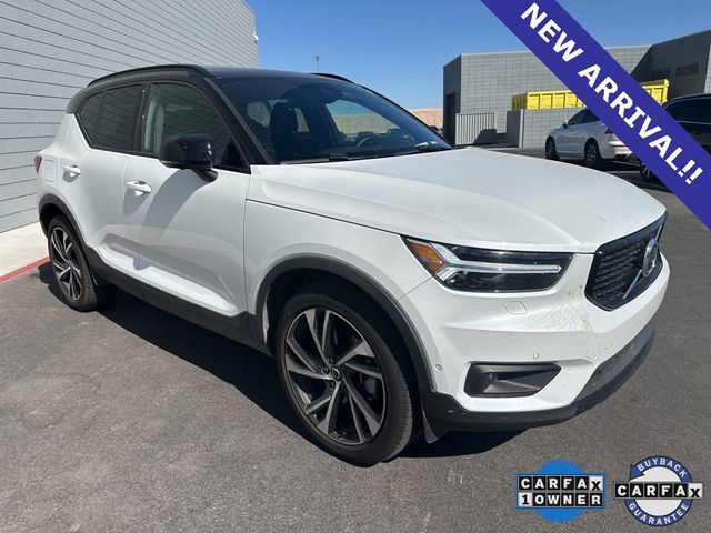 2022 Volvo XC40 R-Design