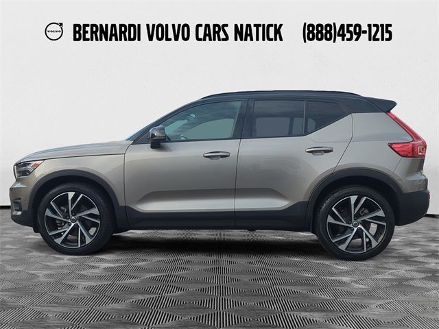 2022 Volvo XC40 R-Design