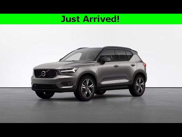 2022 Volvo XC40 R-Design