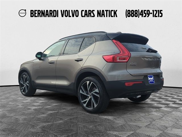 2022 Volvo XC40 R-Design