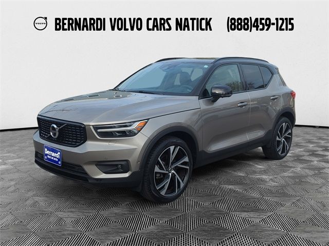 2022 Volvo XC40 R-Design