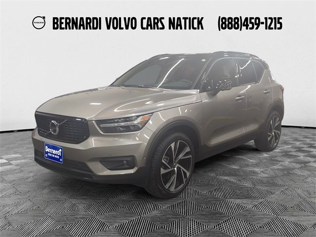 2022 Volvo XC40 R-Design