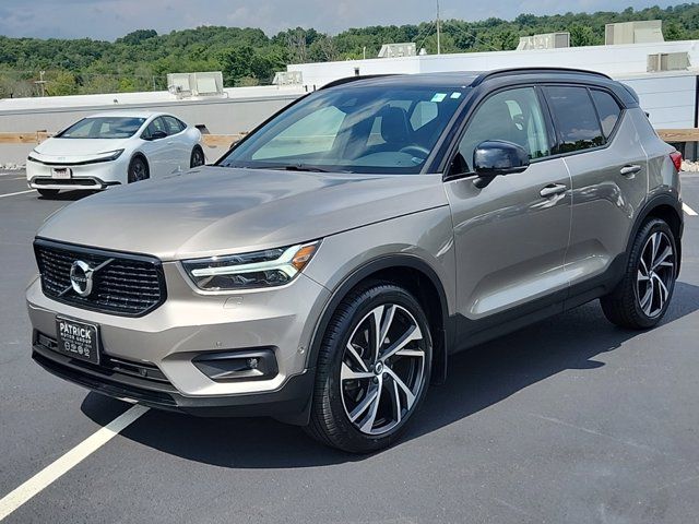 2022 Volvo XC40 R-Design