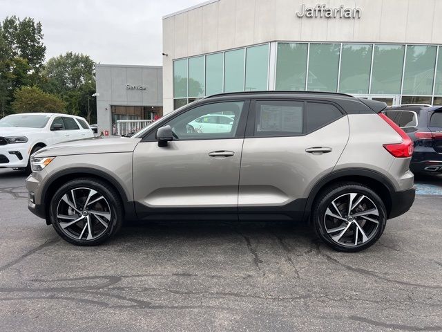 2022 Volvo XC40 R-Design