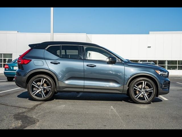 2022 Volvo XC40 R-Design