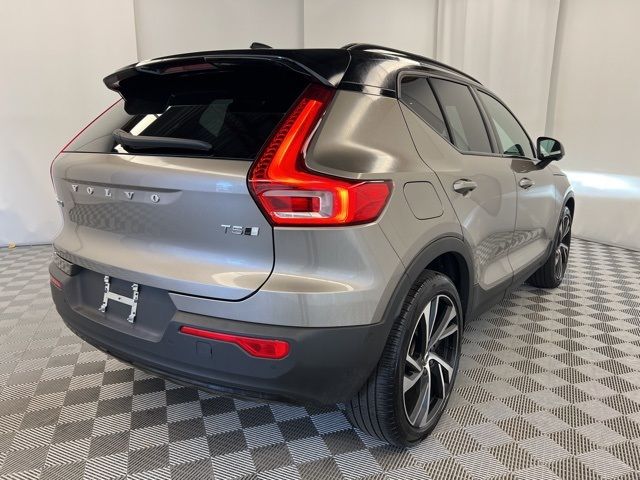 2022 Volvo XC40 R-Design