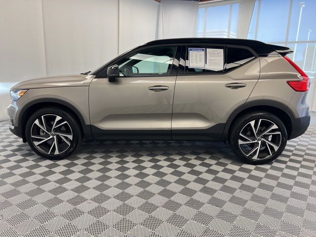 2022 Volvo XC40 R-Design