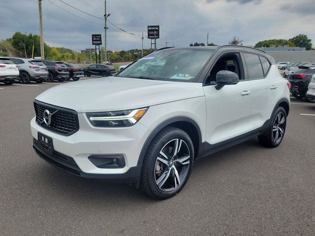 2022 Volvo XC40 R-Design