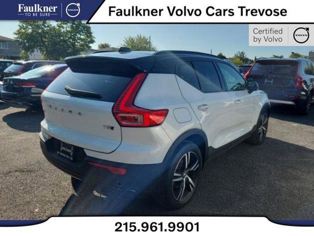 2022 Volvo XC40 R-Design