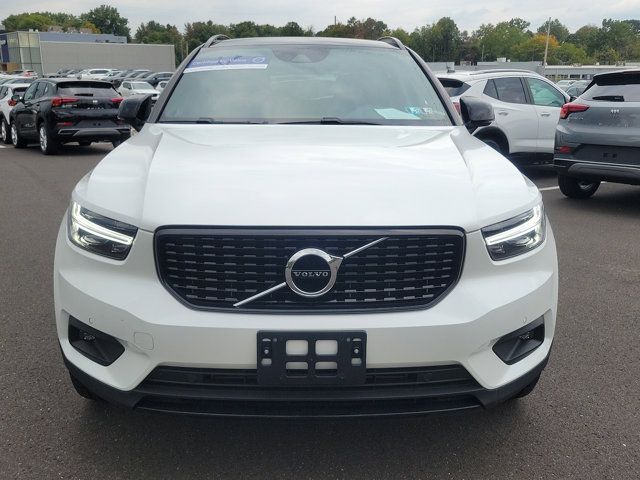 2022 Volvo XC40 R-Design