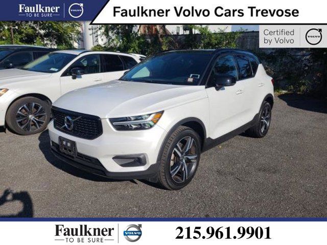 2022 Volvo XC40 R-Design