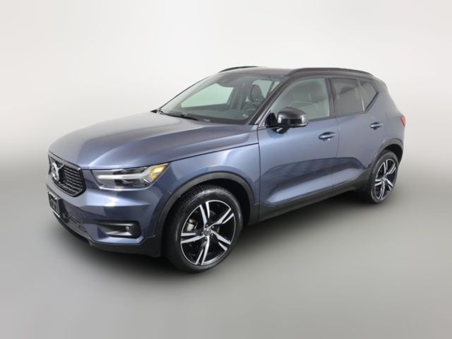 2022 Volvo XC40 R-Design