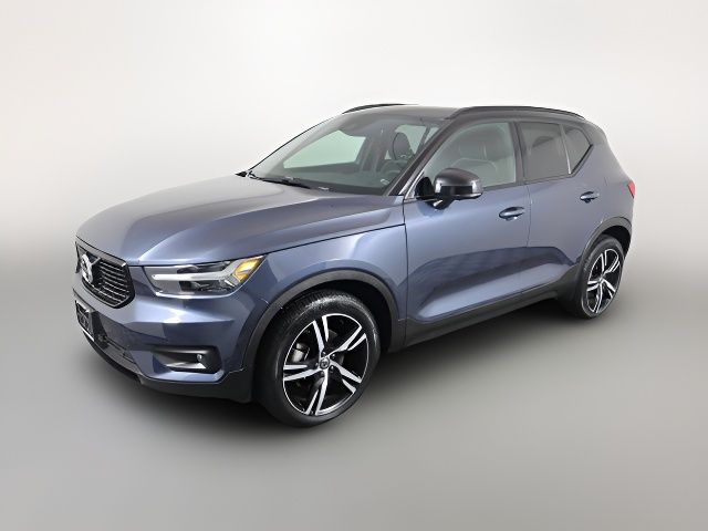 2022 Volvo XC40 R-Design