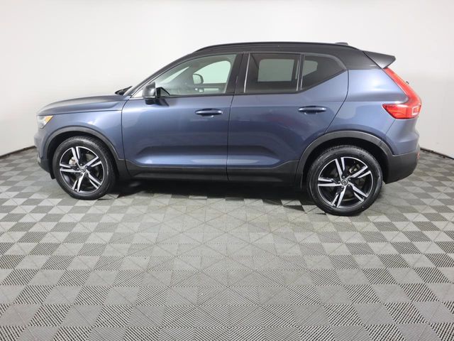 2022 Volvo XC40 R-Design