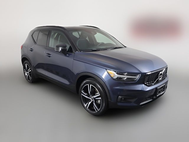 2022 Volvo XC40 R-Design